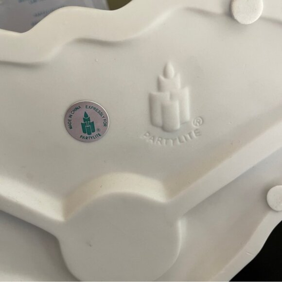 Retired Partylite P7702 Snowbell Snowman Family Ceramic Tealight Holder - Picture 9 of 10